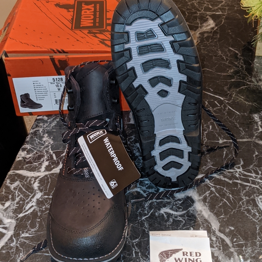 Women size 10W steel toe boots. Brand New $80